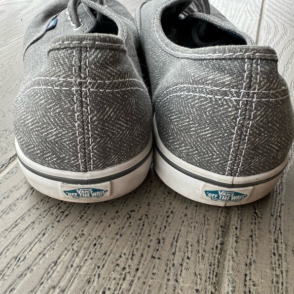 Vans: Gray/White houndstooth Lace Ups: Men 7.5 : Women 9 - Picture 6 of 7